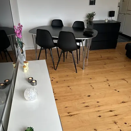 Beautyfull And Bright With Free Parking Located Close To Life And Beautyfull Nature Apartment